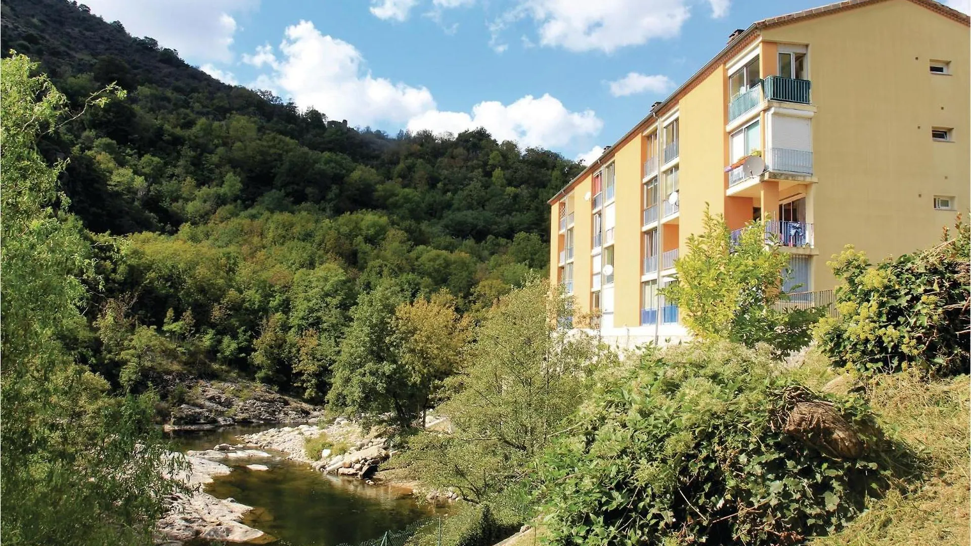Cozy Apartment In Vals Les Bains With Kitchen 瓦尔莱班